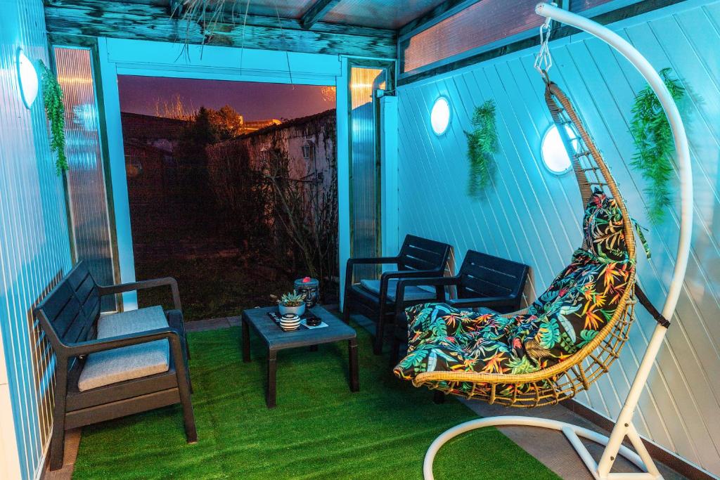 Posedenie v ubytovaní Maison de Ville restylée avec jardin, proche gare
