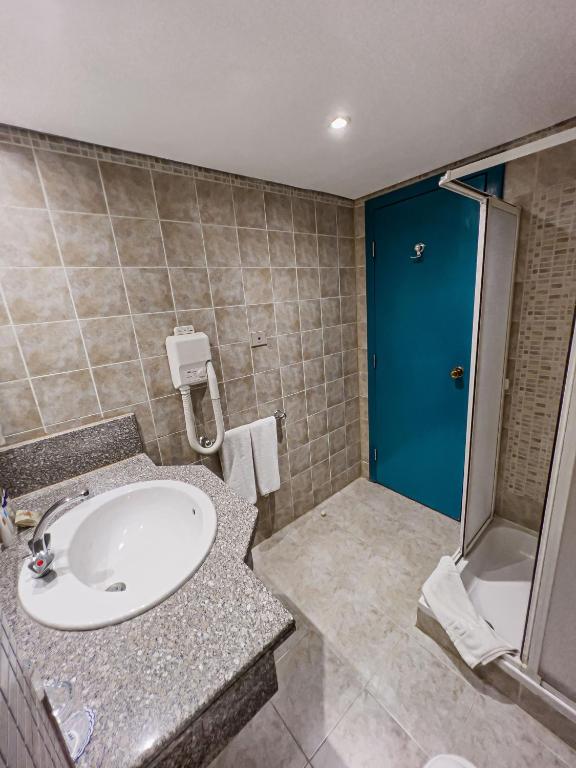 Palm Beach Resort Families and Couples only - 9