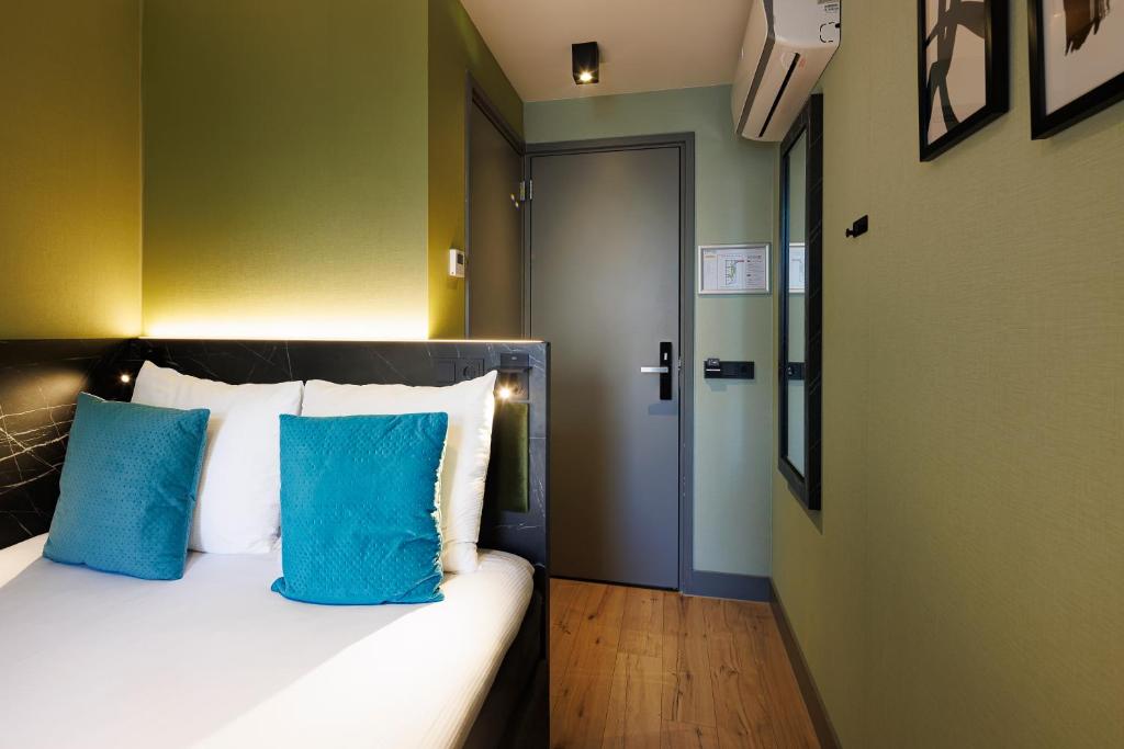 Postel nebo postele na pokoji v ubytování Ciao Papa Hotel Amsterdam Central Station