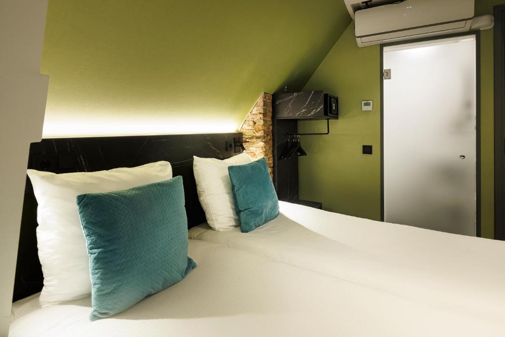 Postel nebo postele na pokoji v ubytování Ciao Papa Hotel Amsterdam Central Station