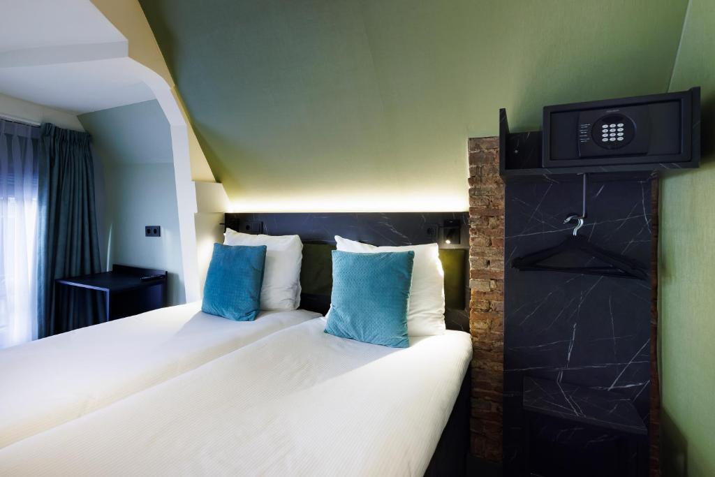 Postel nebo postele na pokoji v ubytování Ciao Papa Hotel Amsterdam Central Station