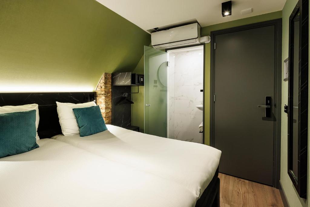 Postel nebo postele na pokoji v ubytování Ciao Papa Hotel Amsterdam Central Station