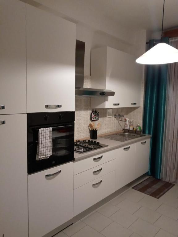 A kitchen or kitchenette at Sara