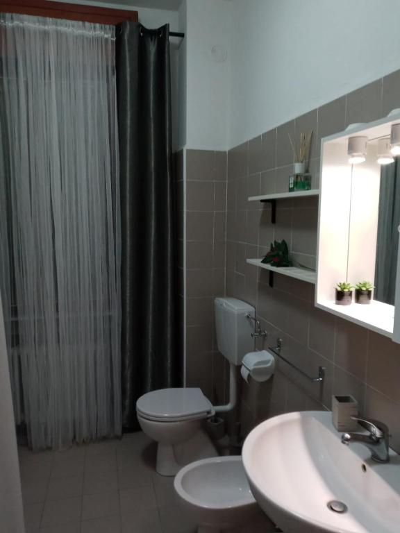 A bathroom at Sara