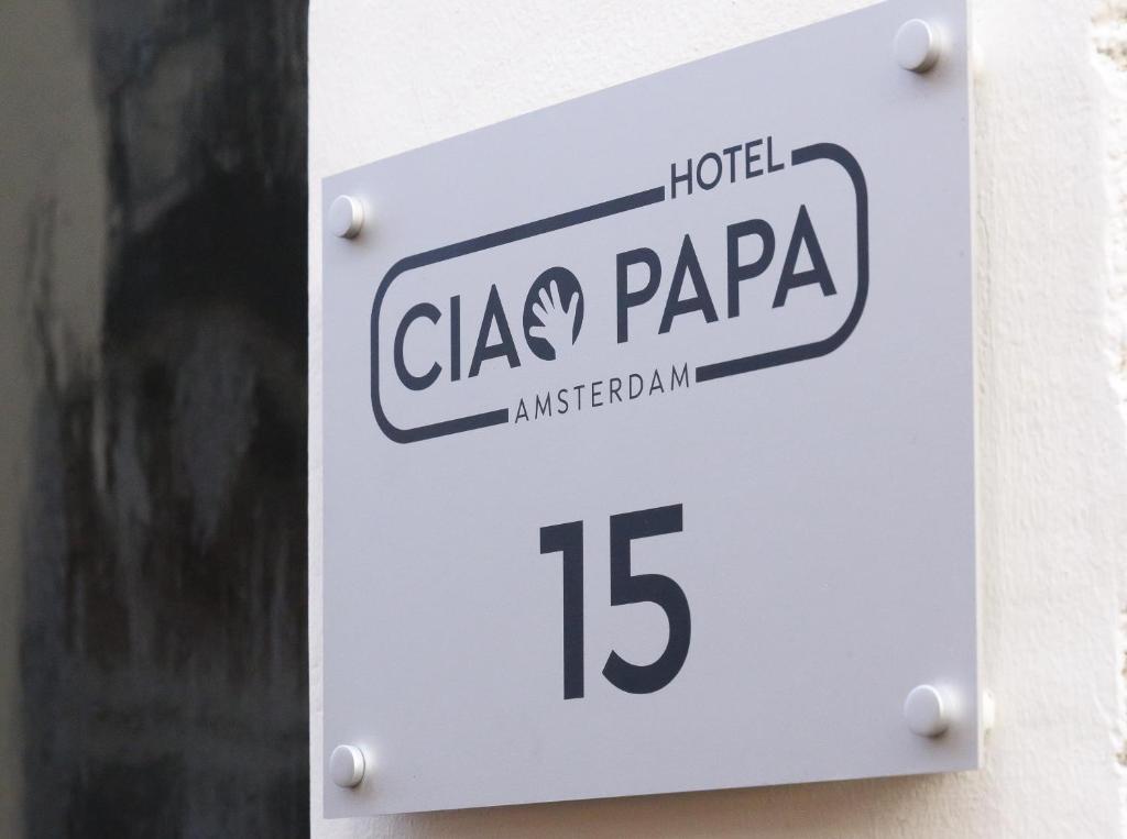 Certifikát, hodnocení, plakát nebo jiný dokument vystavený v ubytování Ciao Papa Hotel Amsterdam Central Station