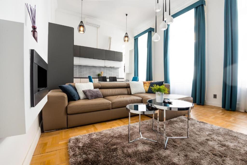 Posedenie v ubytovaní Deluxe Quentin Home next to the Fashion Street