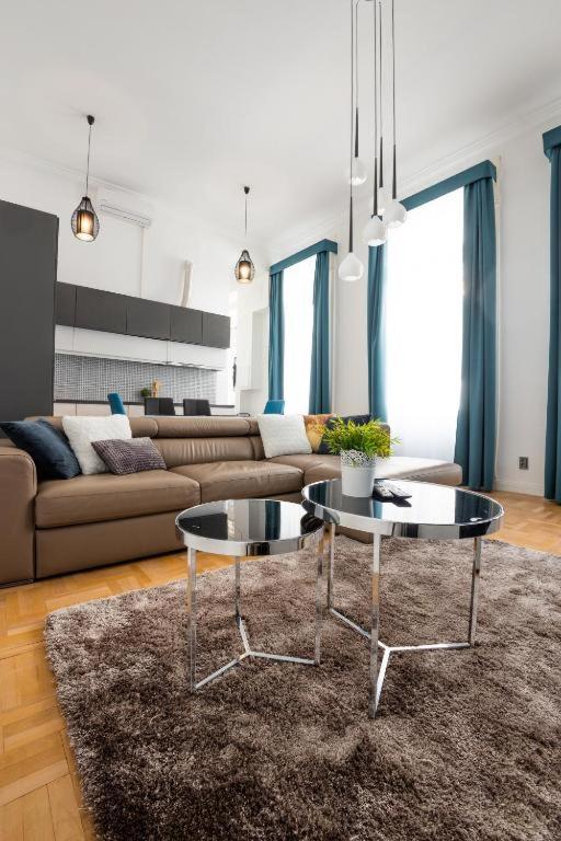 Posedenie v ubytovaní Deluxe Quentin Home next to the Fashion Street