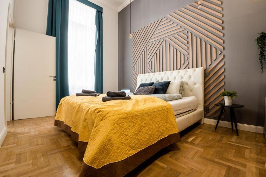 Posteľ alebo postele v izbe v ubytovaní Deluxe Quentin Home next to the Fashion Street