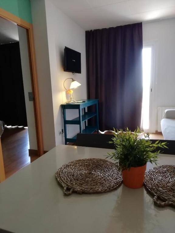 TV a/nebo společenská místnost v ubytování Hotel Mediterrani Express