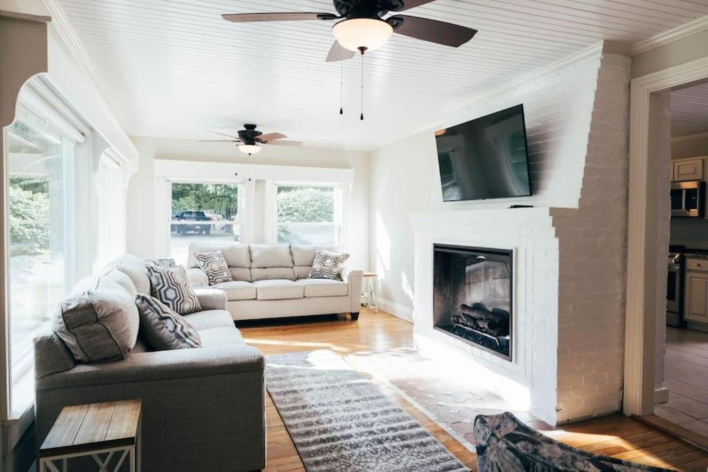 Entire House in Owl's Head, Minutes From Beach - Housity