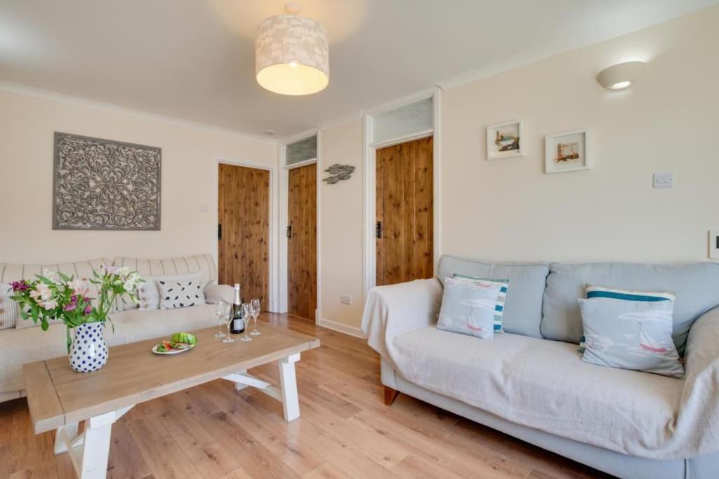 Posezení v ubytování Ebrel, Port Isaac Bay Holidays