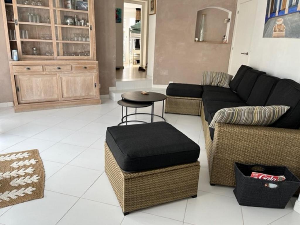Posedenie v ubytovaní 398-casa con piscina privada