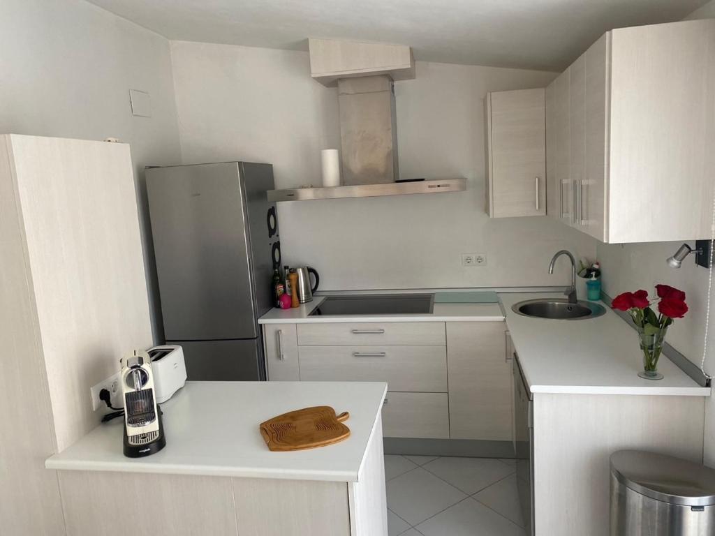 Kuchyňa alebo kuchynka v ubytovaní 398-casa con piscina privada