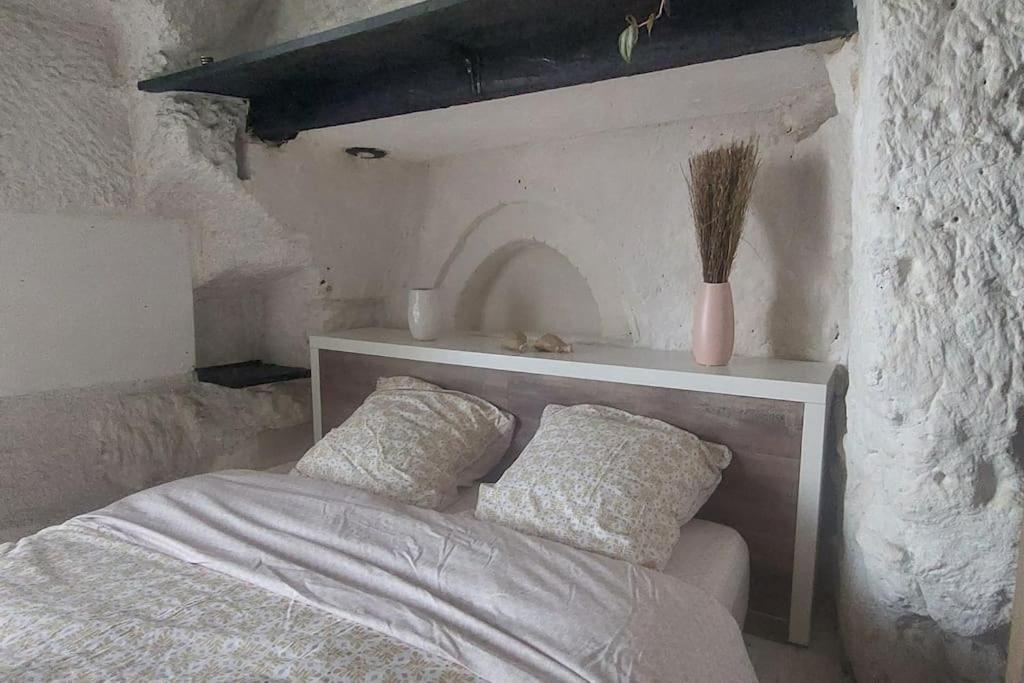 Posteľ alebo postele v izbe v ubytovaní Troglo entre Caves et Châteaux