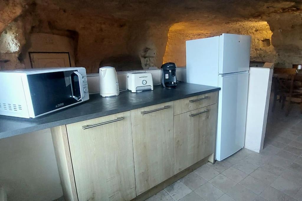 Kuchyňa alebo kuchynka v ubytovaní Troglo entre Caves et Châteaux