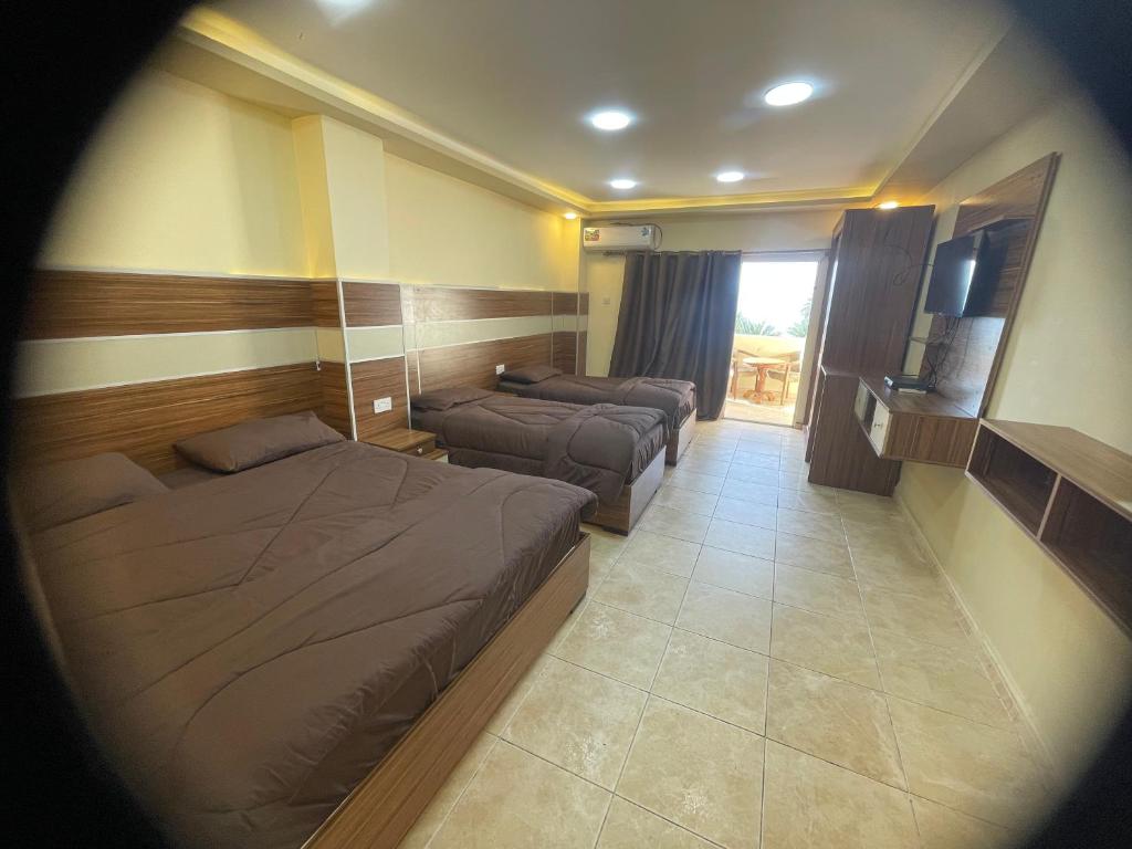 Postel nebo postele na pokoji v ubytování Al Deyafa Hotel
