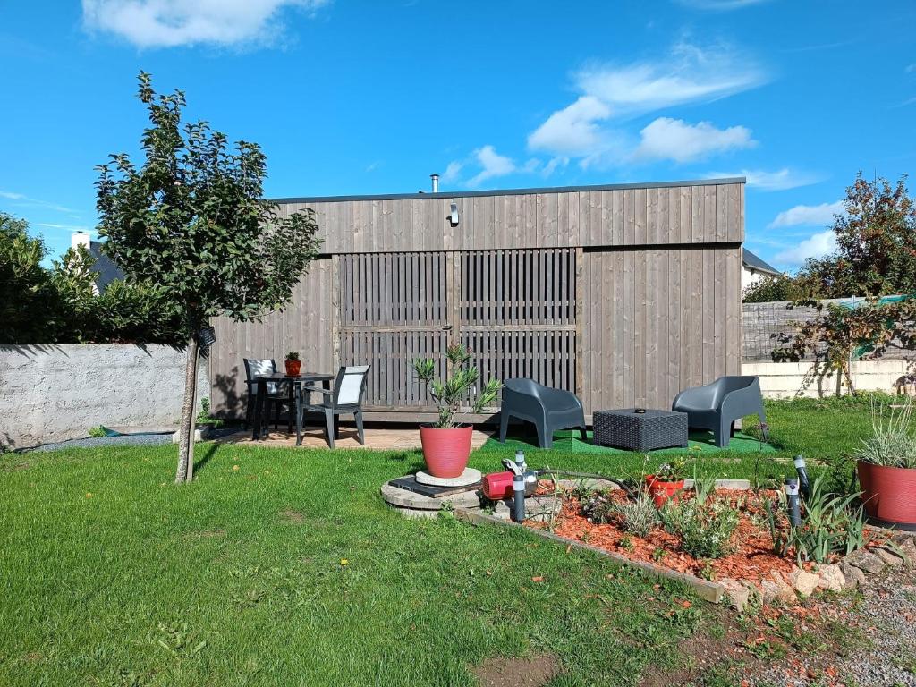 Vonkajšia záhrada v ubytovaní La cabane au fond du jardin - 300m de la plage