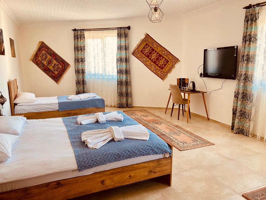 Aysultan Stone House - Quadruple Room With Balcony