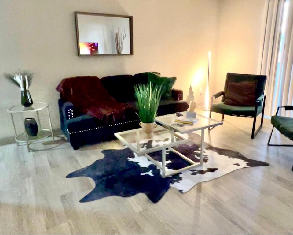 Modern Retreat By Atlanta Braves Stadium - Housity