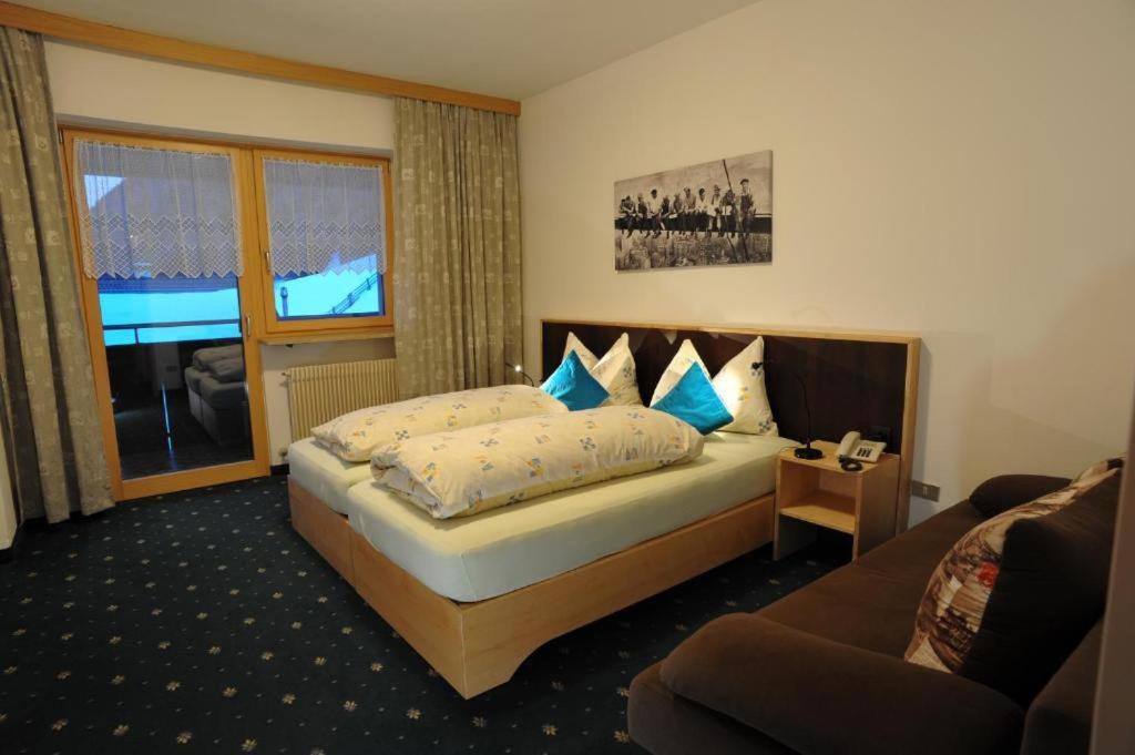 Postel nebo postele na pokoji v ubytování Hotel Martellerhof
