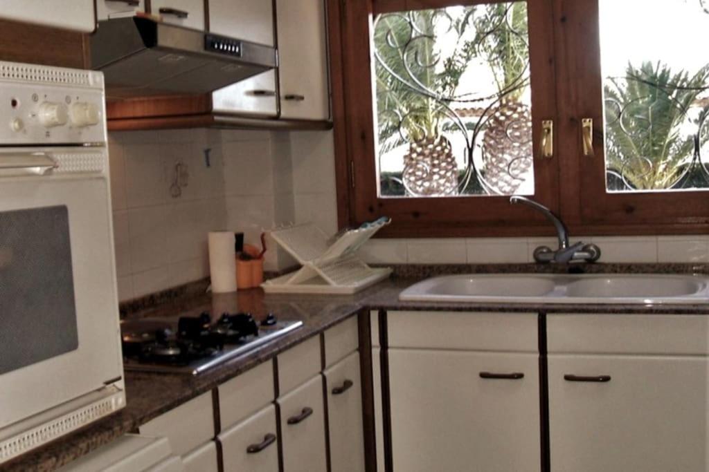 Kuchyňa alebo kuchynka v ubytovaní Villa Isalina