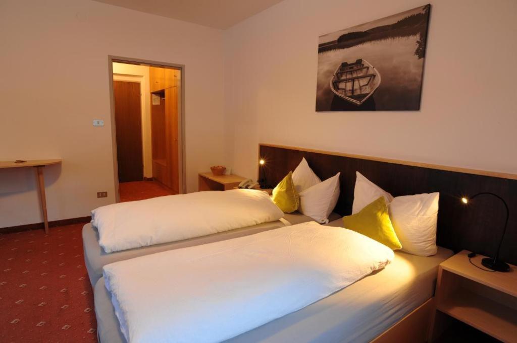 Postel nebo postele na pokoji v ubytování Hotel Martellerhof