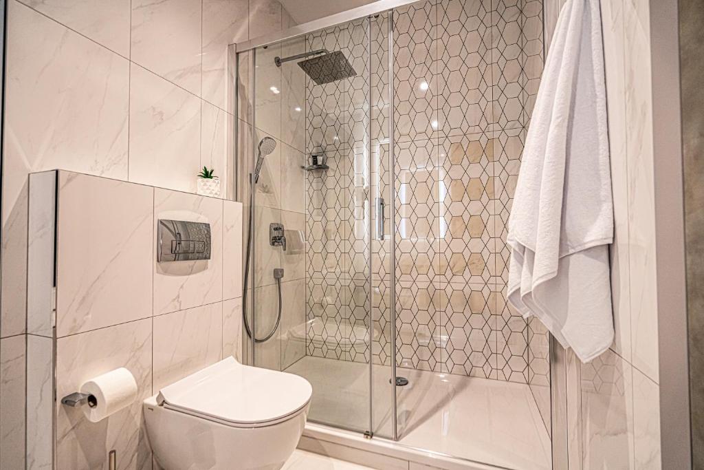 Calma Luxury Rooms - 16