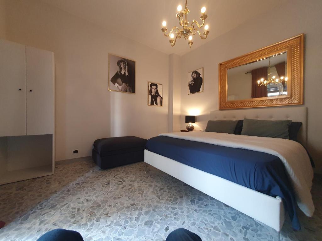 Stanza Privata 2 o 3 posti letto con bagno privato in camera e balcone Casa Vacanze Cado Dalle Nubi