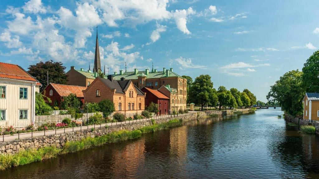 Výhled na řeku, která protéká v blízkosti hotelu