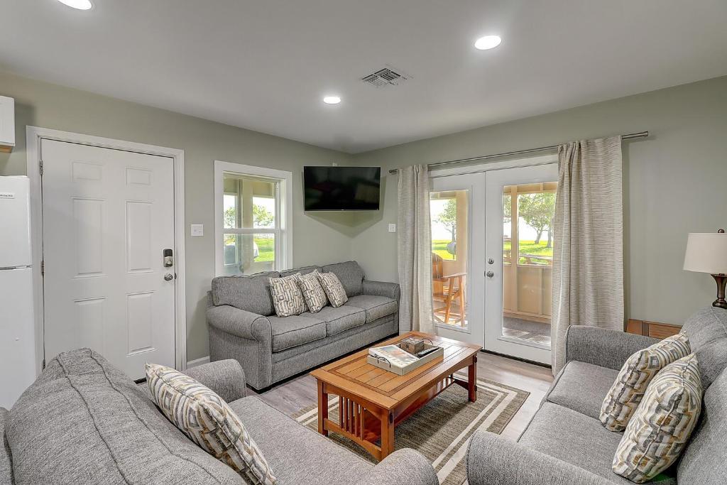 Bayside Getaway - Housity