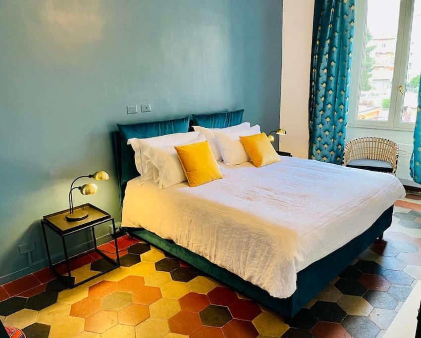 A bed or beds in a room at Cozy apartment in Trastevere