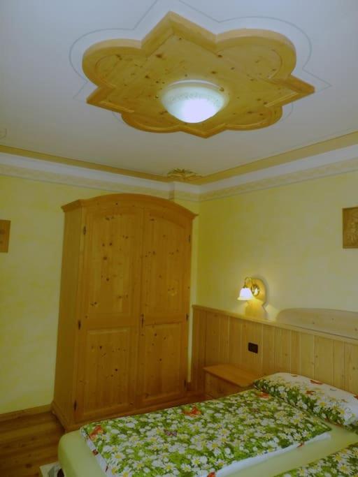 Postel nebo postele na pokoji v ubytování Ciasa Gran Panorama Moena