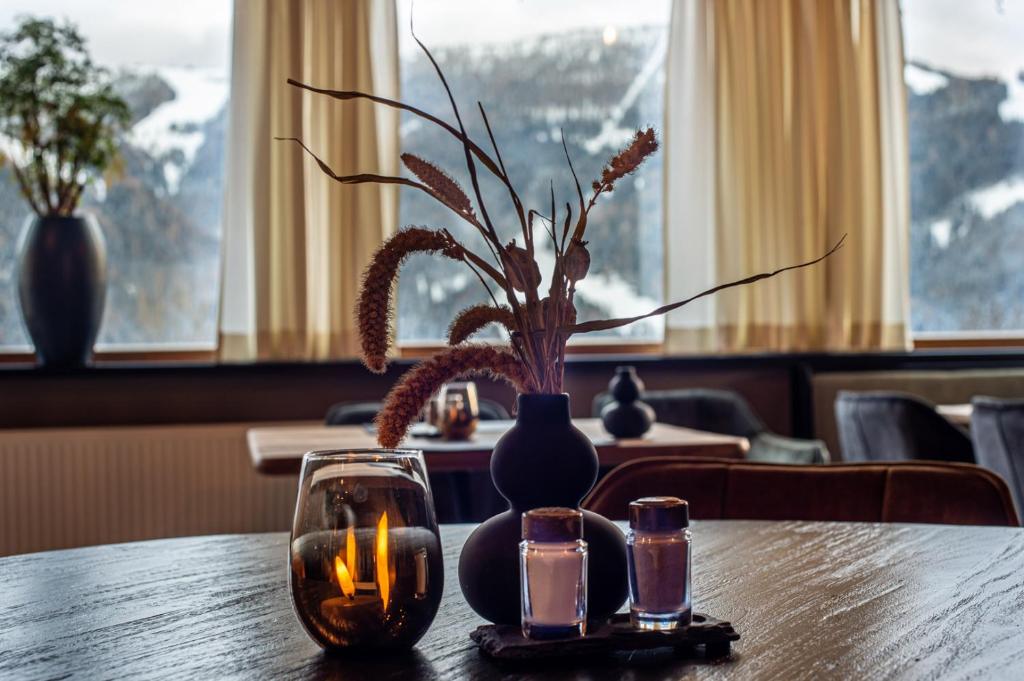 Nespecifikovaný výhled na hory nebo výhled na hory při pohledu z hotelu