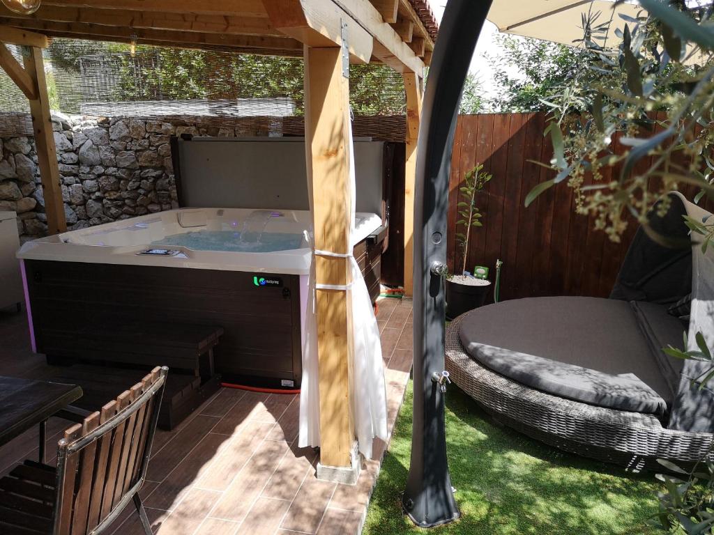 Vonkajšia záhrada v ubytovaní Apartment Vespa & Jacuzzi