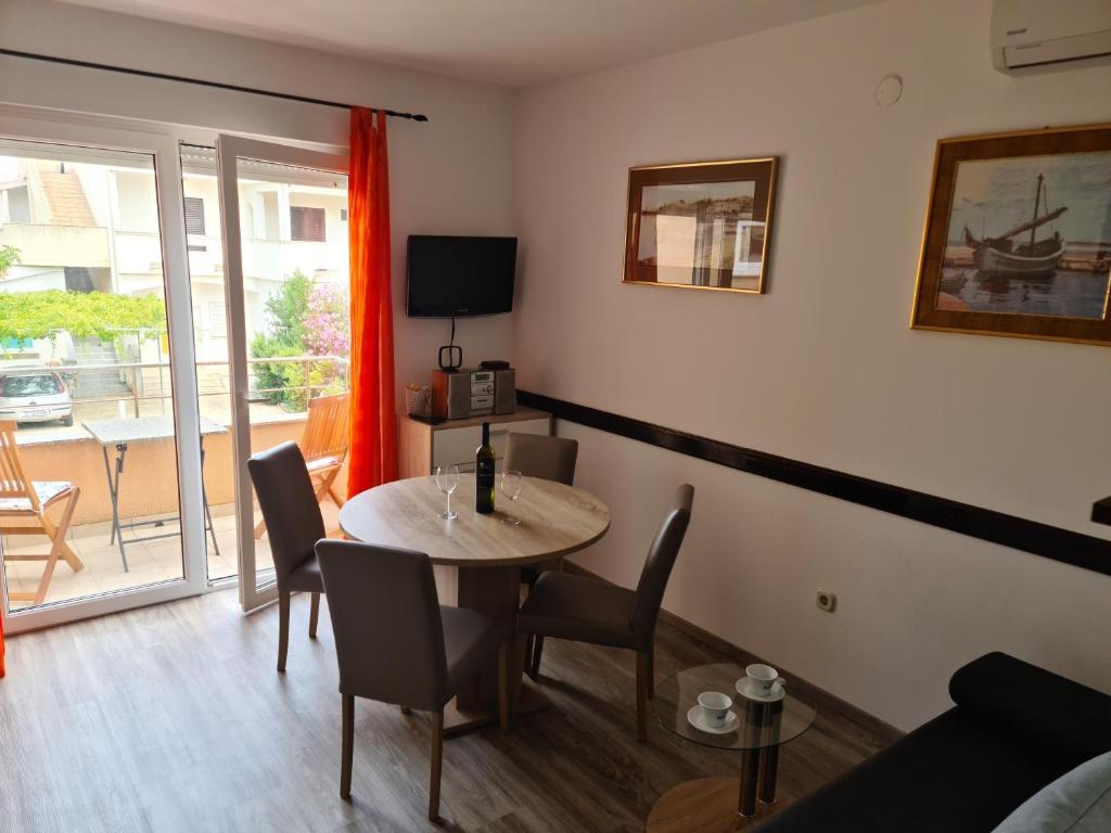 TV a/nebo společenská místnost v ubytování Apartman Branka