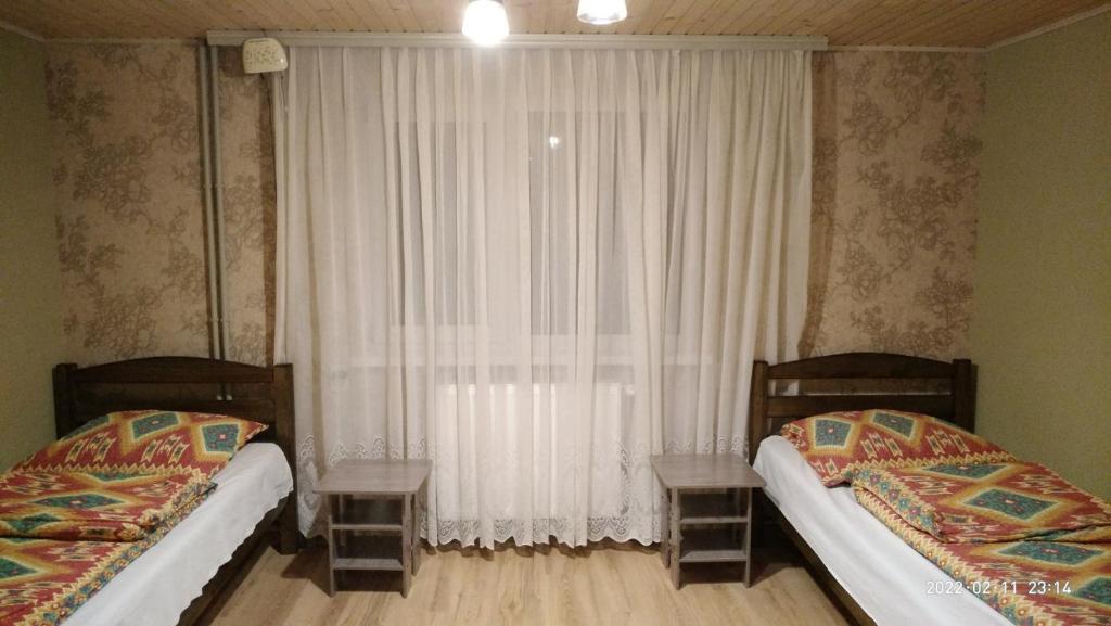 Postel nebo postele na pokoji v ubytování Pid Skeleyu