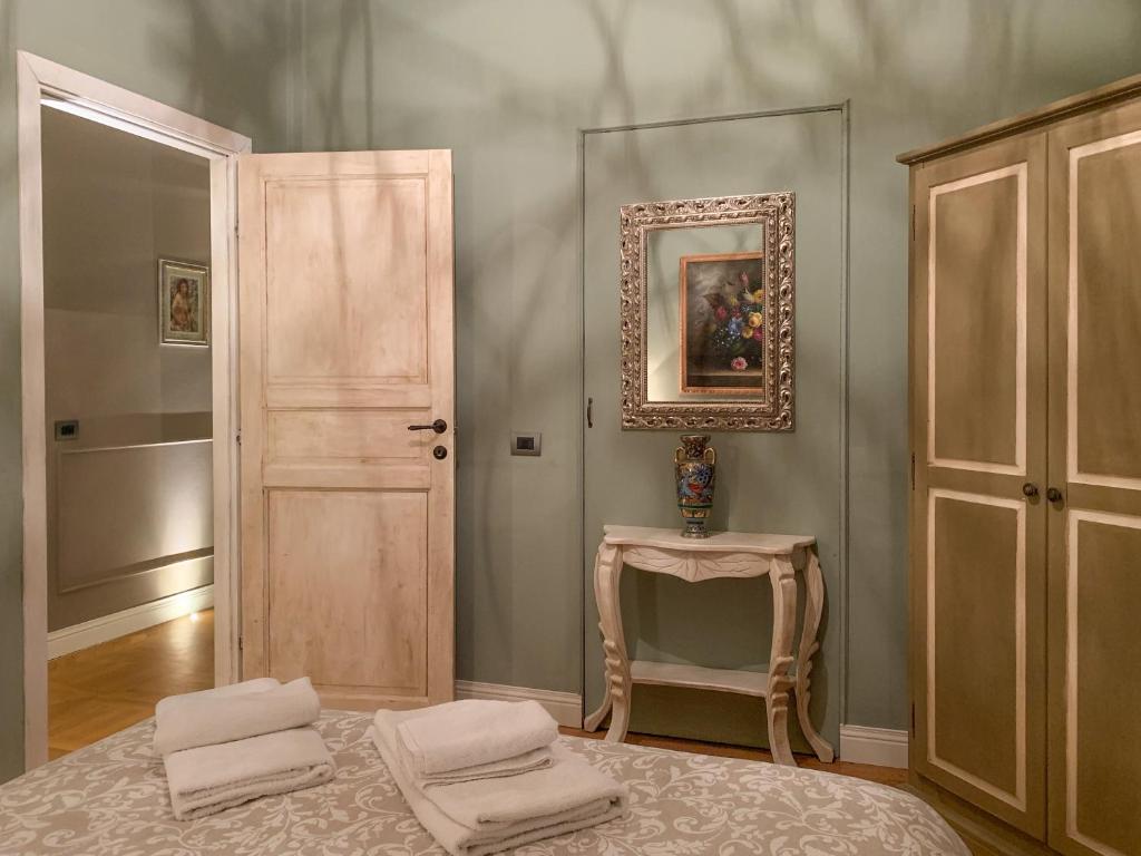 a room with a bed and a table and a mirror at Podere Paradiso in Magione