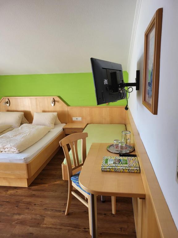 TV a/nebo společenská místnost v ubytování Haus Ortsblick