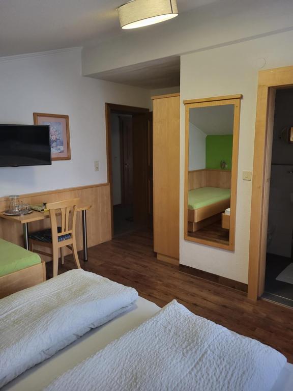 Postel nebo postele na pokoji v ubytování Haus Ortsblick
