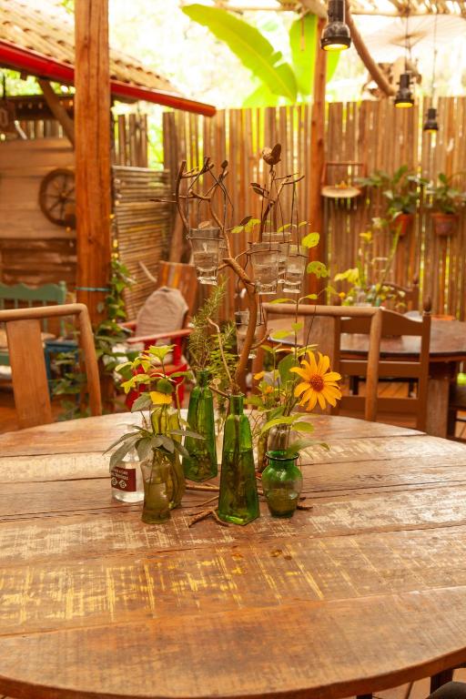 Um restaurante ou outro lugar para comer em Pousada das Meninas