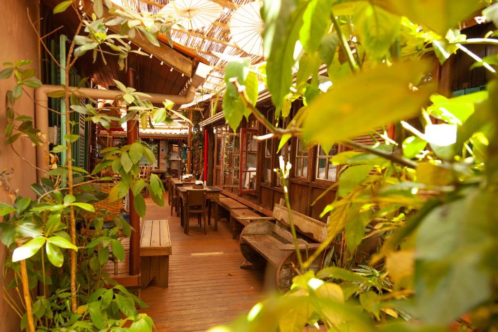Um jardim em Pousada das Meninas