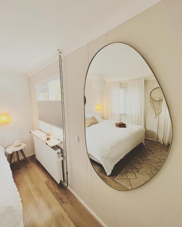 Postel nebo postele na pokoji v ubytování Trendy House Hattem nr64