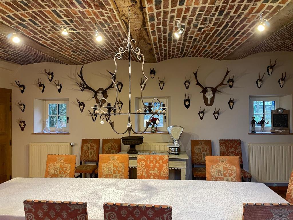 Posezení v ubytování Les Confidences de Messire Sanglier, stylished guest houses