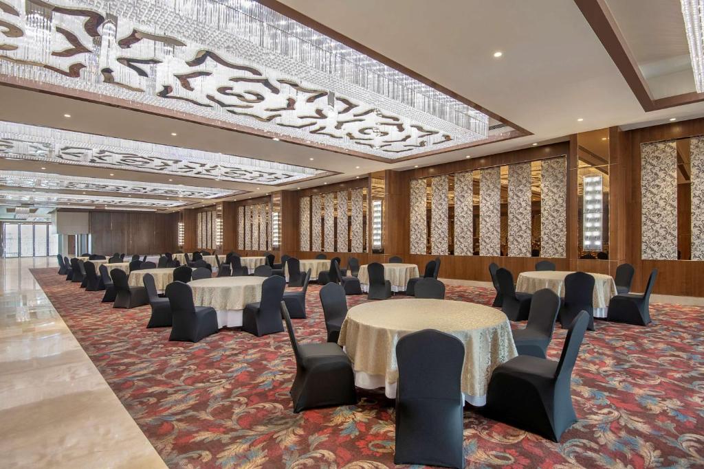 Restaurace v ubytování Radisson Blu Towers Kaushambi Delhi NCR