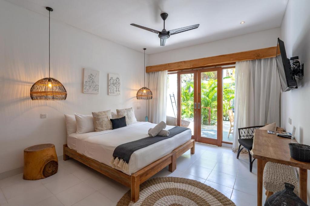 Postel nebo postele na pokoji v ubytování Ohana's Beachfront Resort & Beach Club