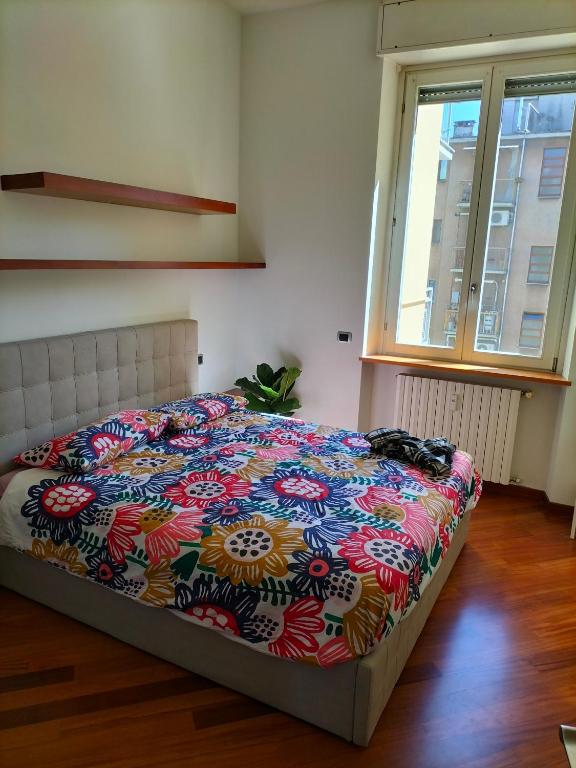 Kép Stanza n. 3 in appartamento incantevole Zona Solari szállásáról Milánóban a galériában