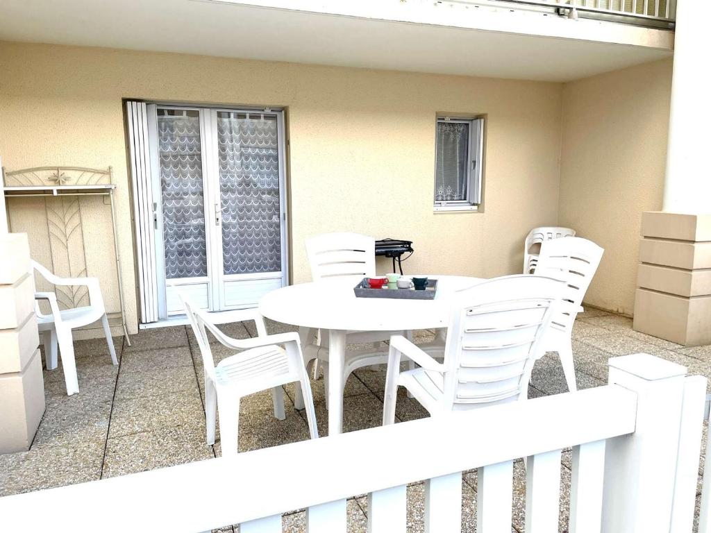 Balkón alebo terasa v ubytovaní Appartement T2 avec Cabine, 4 Couchages, Proche Plage - Saint-Hilaire-de-Riez - FR-1-224-795