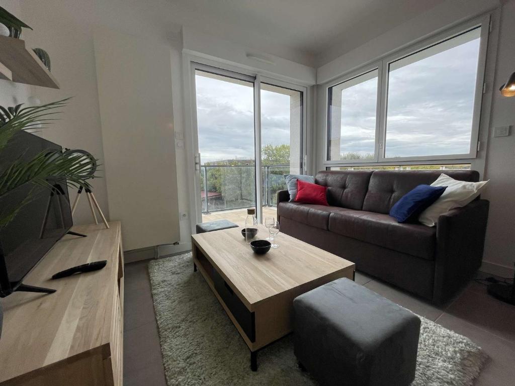 Fotografia z galérie ubytovania Appartement Design 2 Pièces avec Balcon, Proche Plage et Port à La Rochelle - FR-1-246-641 v destinácii La Rochelle