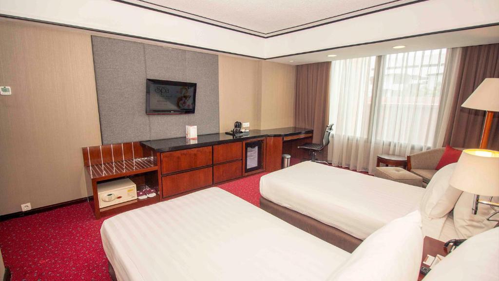 Postel nebo postele na pokoji v ubytování Redtop Hotel & Convention Center