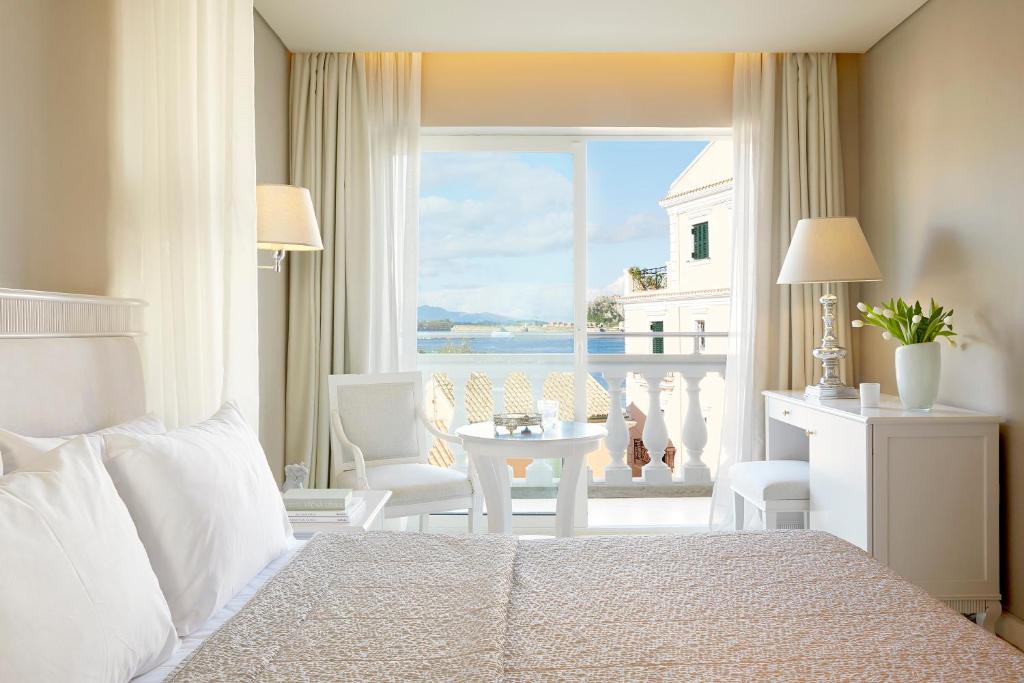 Beachfront Sustainability certification Mon Repos Palace - Adults Only - Deluxekamer Met Zijzeezicht